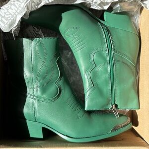 Brand new Green Leather Steve Madden boots with steel toe